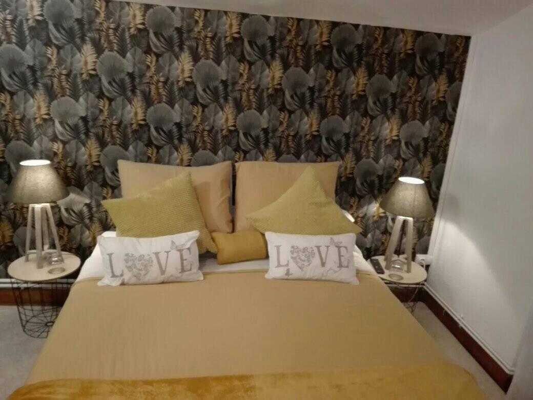 Bed and Breakfast L'Esquilon Chambre D'Hote Thiat Екстер'єр фото
