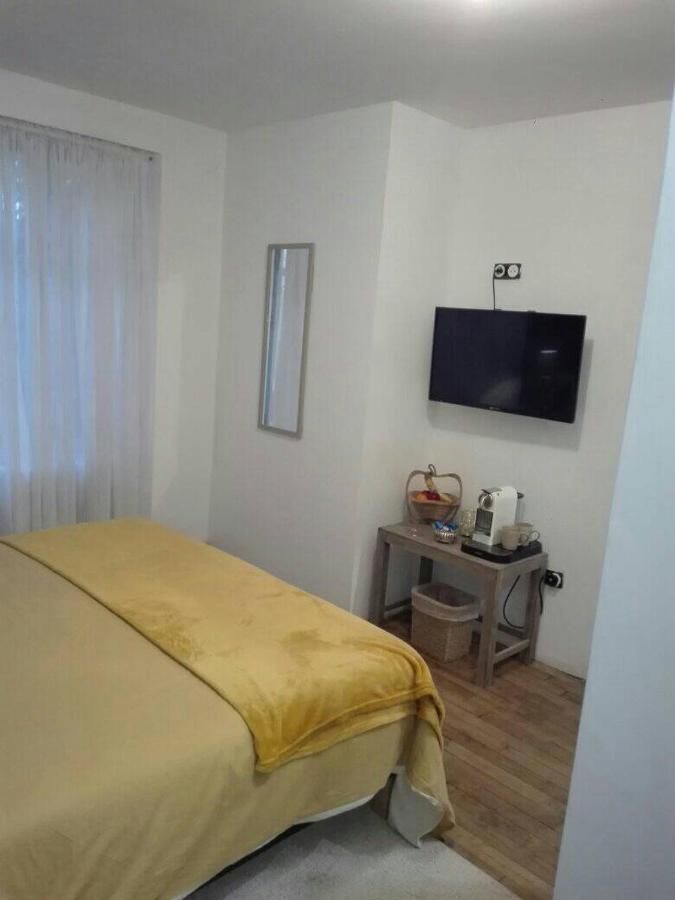 Bed and Breakfast L'Esquilon Chambre D'Hote Thiat Екстер'єр фото